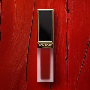 TOM FORD Liquid Lip Luxe Matte in Carnal Red